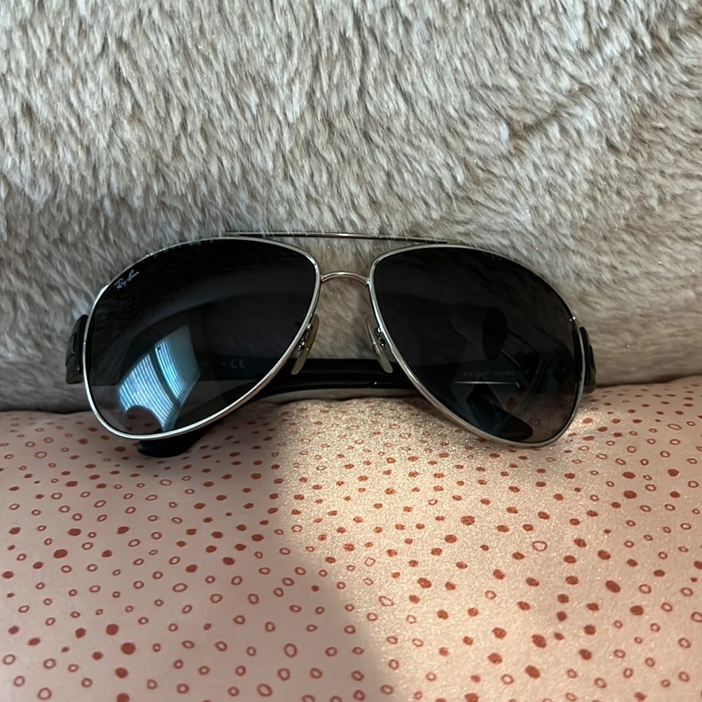 woman’s raybans